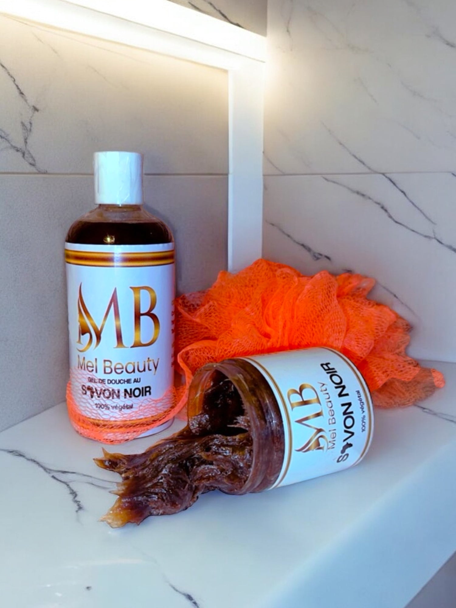 Une Peau Saine et Éclatante au naturel avec notre Savon Noir 100% Végétal.